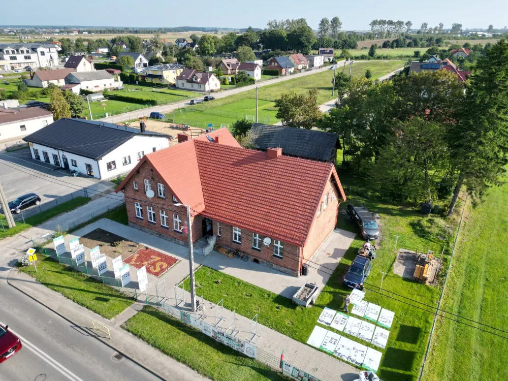Oficjalnie zakończono prace związane z wymianą dachu na budynku
